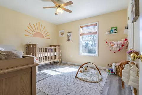 Bedroom - 4909 E County Line Rd, Springfield, OH 45502 photo 5 of 7