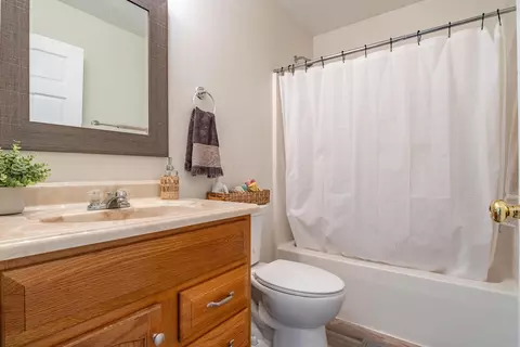 Bath - 4909 E County Line Rd, Springfield, OH 45502 photo 3 of 3