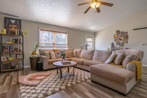 Living - 4909 E County Line Rd, Springfield, OH 45502 photo 2 of 5