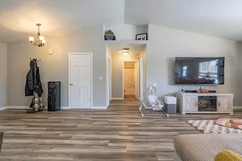 Living - 4909 E County Line Rd, Springfield, OH 45502 photo 4 of 5