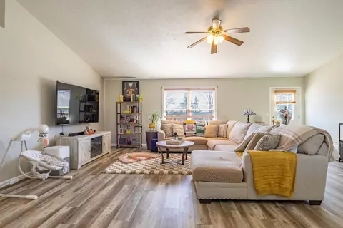 Living - 4909 E County Line Rd, Springfield, OH 45502 photo 5 of 5