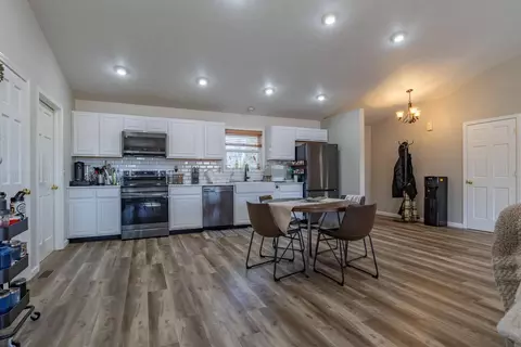 Kitchen - 4909 E County Line Rd, Springfield, OH 45502 photo 6 of 6