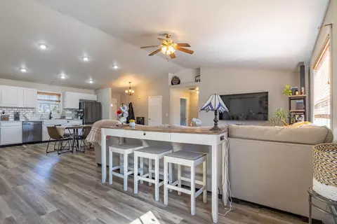 Kitchen - 4909 E County Line Rd, Springfield, OH 45502 photo 1 of 6
