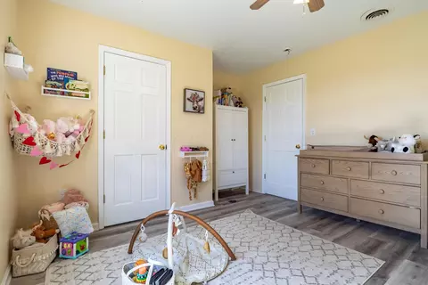 Bedroom - 4909 E County Line Rd, Springfield, OH 45502 photo 6 of 7