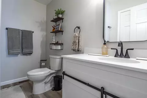 Bath - 4909 E County Line Rd, Springfield, OH 45502 photo 1 of 3