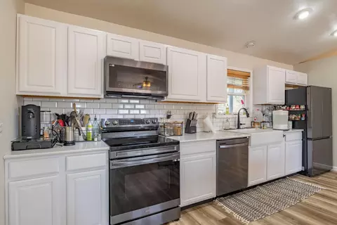 Kitchen - 4909 E County Line Rd, Springfield, OH 45502 photo 2 of 6