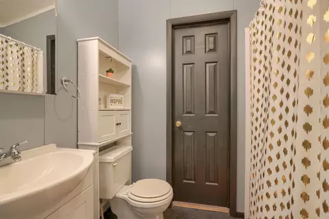 Bath - 157 Coffman St, Jackson, OH 45640 photo 4 of 6