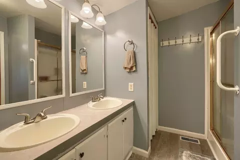 Bath - 157 Coffman St, Jackson, OH 45640 photo 3 of 6