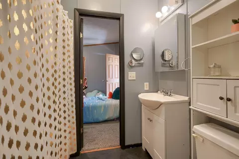 Bath - 157 Coffman St, Jackson, OH 45640 photo 5 of 6
