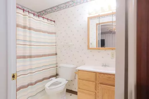 Bath - 110 Breaden Ave, Jackson, OH 45640 photo 1 of 2