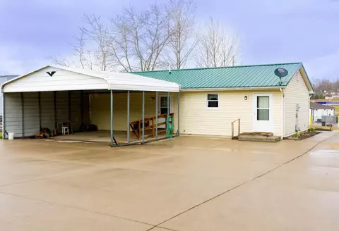Exterior - 110 Breaden Ave, Jackson, OH 45640 photo 4 of 5