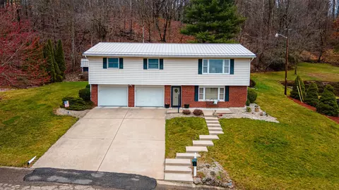 848 Green Dr, Coshocton, OH 43812