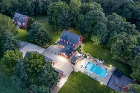 1444 Blue Jay Rd, Heath, OH 43056