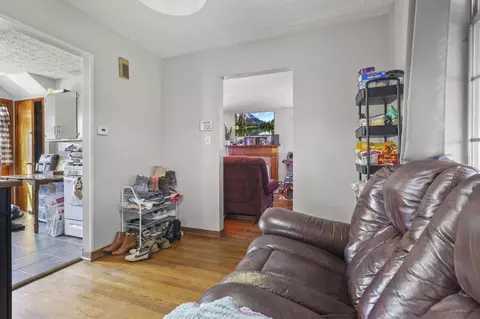 Living - 259 Eldon Ave, Columbus, OH 43204 photo 4 of 4