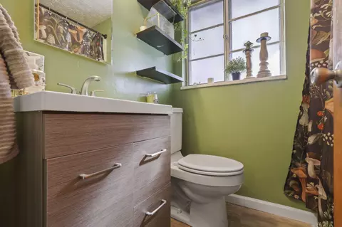 Bath - 259 Eldon Ave, Columbus, OH 43204 photo 1 of 1