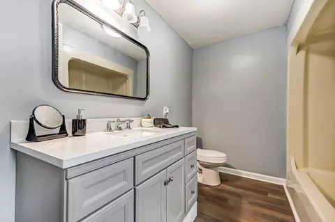 Bath - 120 Seever St, Springfield, OH 45506 photo 2 of 3