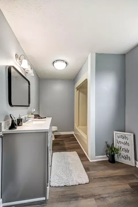 Bath - 120 Seever St, Springfield, OH 45506 photo 1 of 3