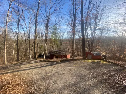 1094 Fox Ln, Hide A Way Hills, OH 43107