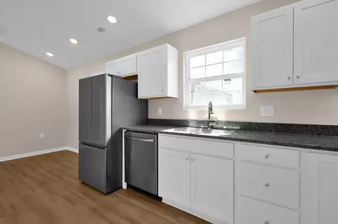 Kitchen - 735 Whitetail Loop, Newark, OH 43055 photo 2 of 4
