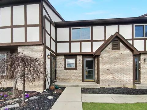 8226 Laramie Pl #2, Powell, OH 43065