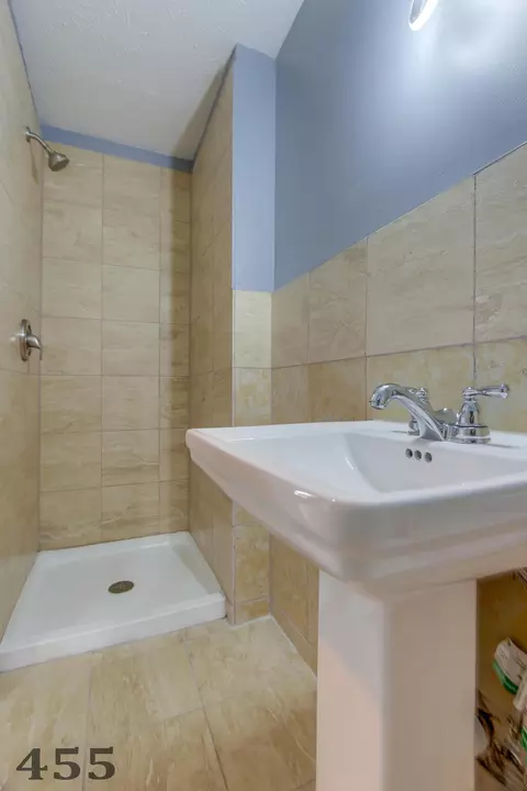 Bath - 453-455 N Yellow Springs St, Springfield, OH 45504 photo 8 of 9