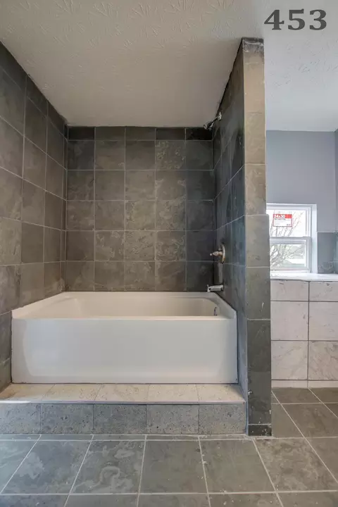 Bath - 453-455 N Yellow Springs St, Springfield, OH 45504 photo 4 of 9