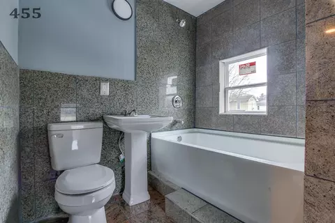 Bath - 453-455 N Yellow Springs St, Springfield, OH 45504 photo 6 of 9