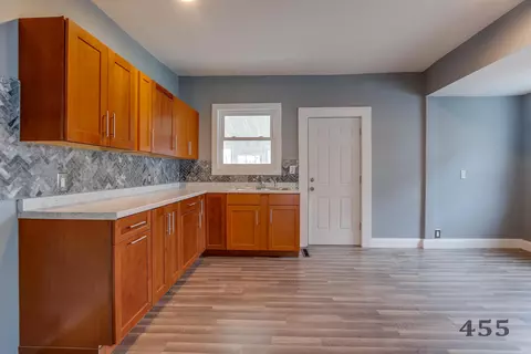 Kitchen - 453-455 N Yellow Springs St, Springfield, OH 45504 photo 5 of 7