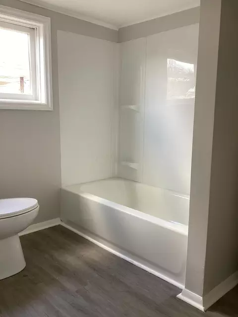 Bath - 180 Warner Ave, Logan, OH 43138 photo 2 of 2