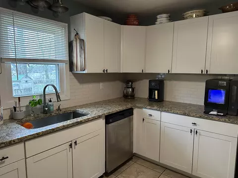 Kitchen - 2943 S Burnett Rd, Springfield, OH 45505 photo 1 of 6