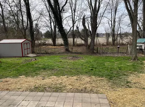 Exterior - 2943 S Burnett Rd, Springfield, OH 45505 photo 6 of 9