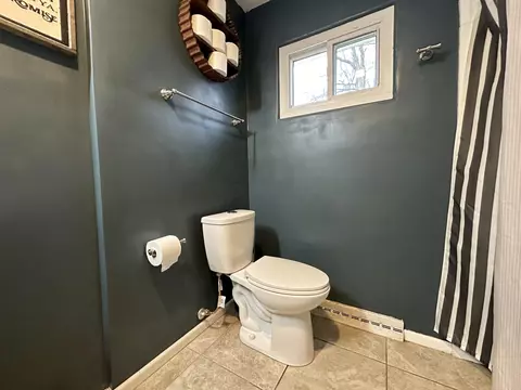 Bath - 2943 S Burnett Rd, Springfield, OH 45505 photo 6 of 7