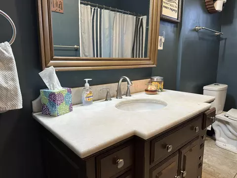 Bath - 2943 S Burnett Rd, Springfield, OH 45505 photo 1 of 7