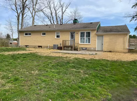 Exterior - 2943 S Burnett Rd, Springfield, OH 45505 photo 8 of 9