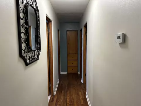 Entry Way - 2943 S Burnett Rd, Springfield, OH 45505 photo 1 of 2