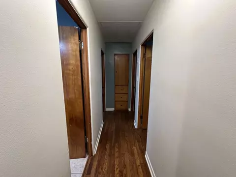 Entry Way - 2943 S Burnett Rd, Springfield, OH 45505 photo 2 of 2