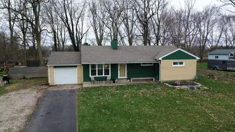 Exterior - 2943 S Burnett Rd, Springfield, OH 45505 photo 2 of 9