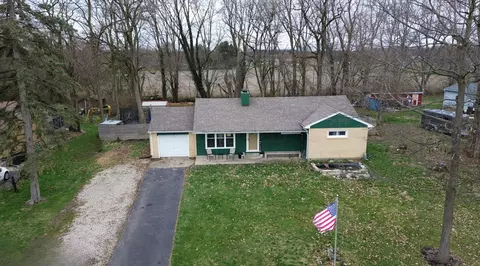 Exterior - 2943 S Burnett Rd, Springfield, OH 45505 photo 3 of 9
