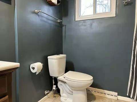 Bath - 2943 S Burnett Rd, Springfield, OH 45505 photo 5 of 7