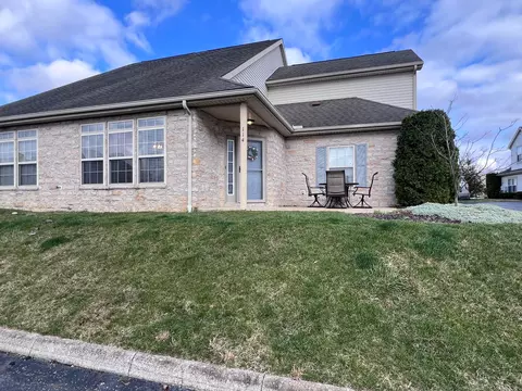 114 Maple Leaf Dr, Johnstown, OH 43031