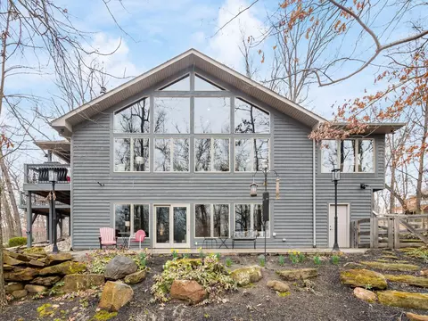 1087 Crow Ct, Sugar Grove, OH 43155