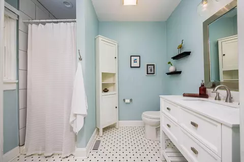 Bath - 408 Berkeley Rd, Columbus, OH 43205 photo 3 of 6