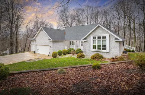 3381 Apple Valley Dr, Howard, OH 43028