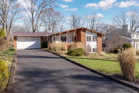 858 Lookout Point Dr, Columbus, OH 43235