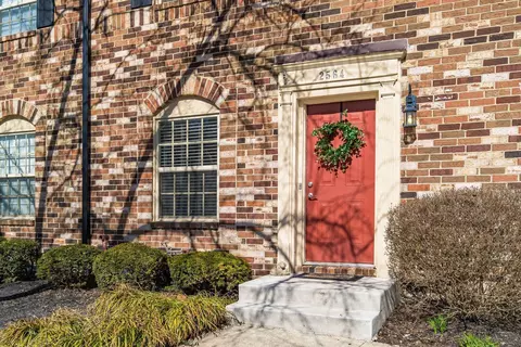 2564 Shore Line Ln, Columbus, OH 43221