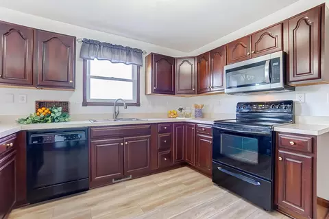 Kitchen - 4278 New Carlisle Pike, Springfield, OH 45504 photo 3 of 5