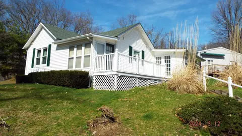 18241 Hunter Rd, Glouster, OH 45732