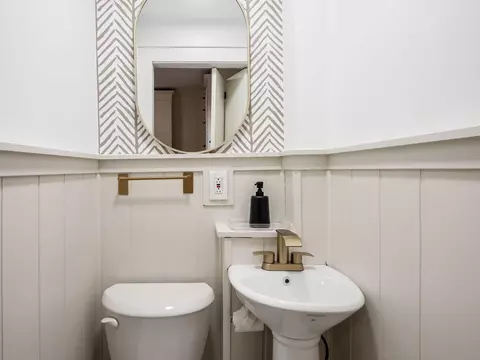 Bath - 344 E Kossuth St, Columbus, OH 43206 photo 1 of 2