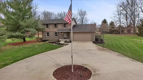 2584 Hollenback Rd, Lewis Center, OH 43035