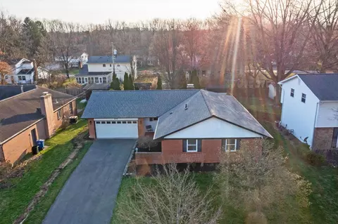 679 College Crest Rd, Westerville, OH 43081